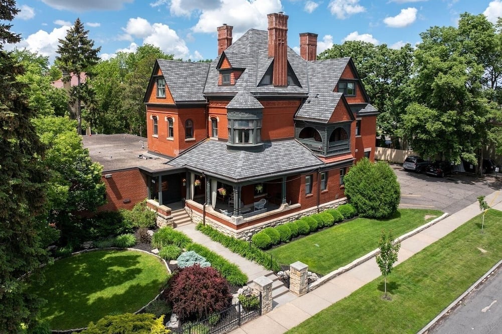 New Victorian Mansion Bed & Breakfast