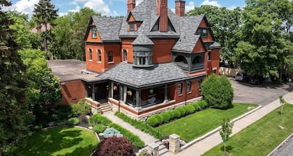 New Victorian Mansion Bed & Breakfast