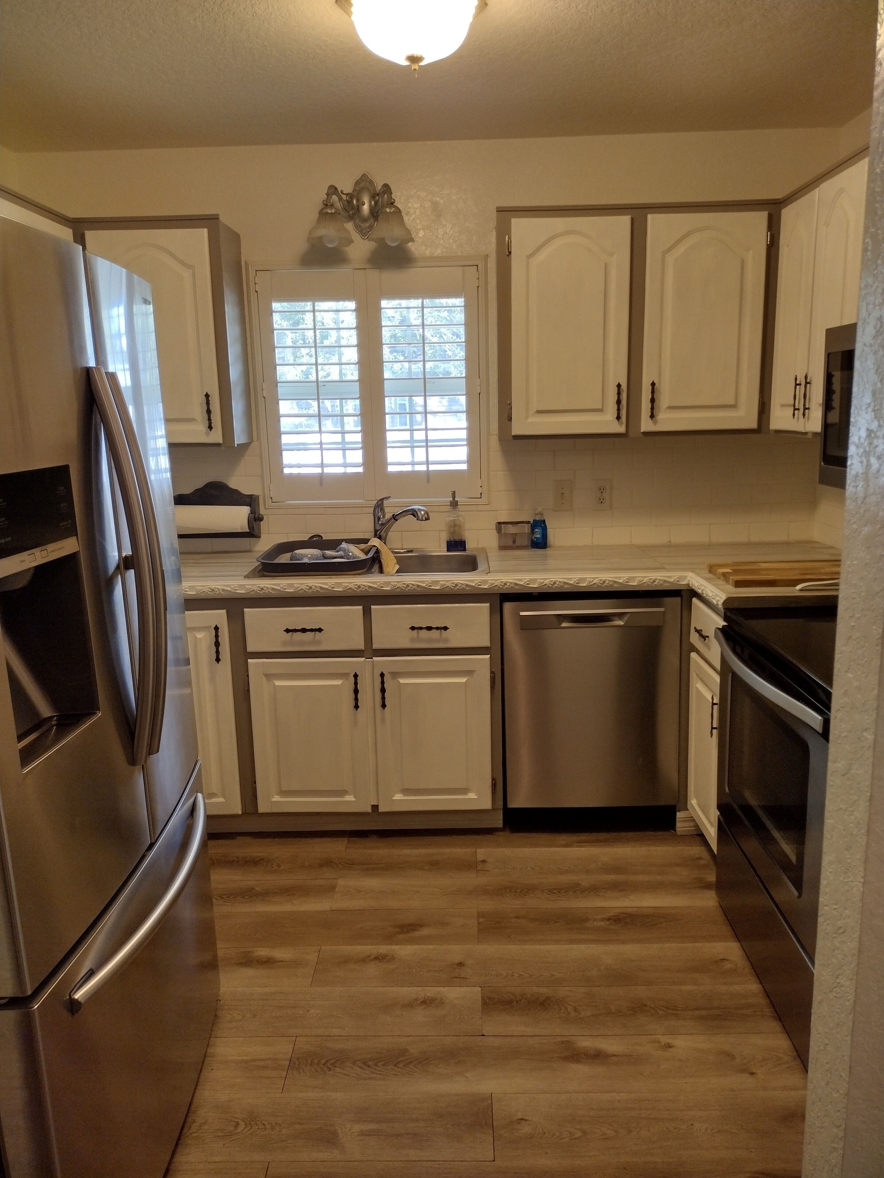 Microondas, parrilla de estufa y lavavajillas 