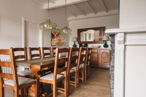 Dining - 2 Hart Head Barn, Beautiful Renovated Barn in Rydal Sleeping 10. (Ambleside)
