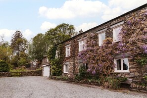 Exterior - 2 Hart Head Barn, Beautiful Renovated Barn in Rydal Sleeping 10. (Ambleside)