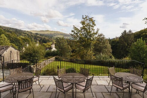 2 Hart Head Barn, Beautiful Renovated Barn in Rydal Sleeping 10.