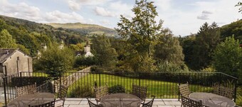 2 Hart Head Barn, Beautiful Renovated Barn in Rydal Sleeping 10.