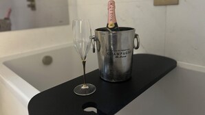 Uklassifisert bilde, 5 av 8, knapp