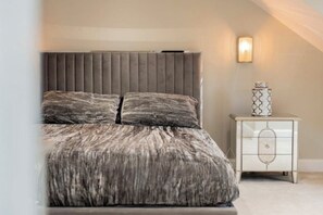 5 عدّة غرف نوم وواي فاي وملاءات أسرّة