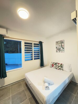 2 soverom, strykejern/-brett, internettilgang og sengetøy