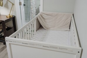 Interior - Hot Tub, King Bed, Garage, Gated Yard, Ranch-Style (Spring Valley)