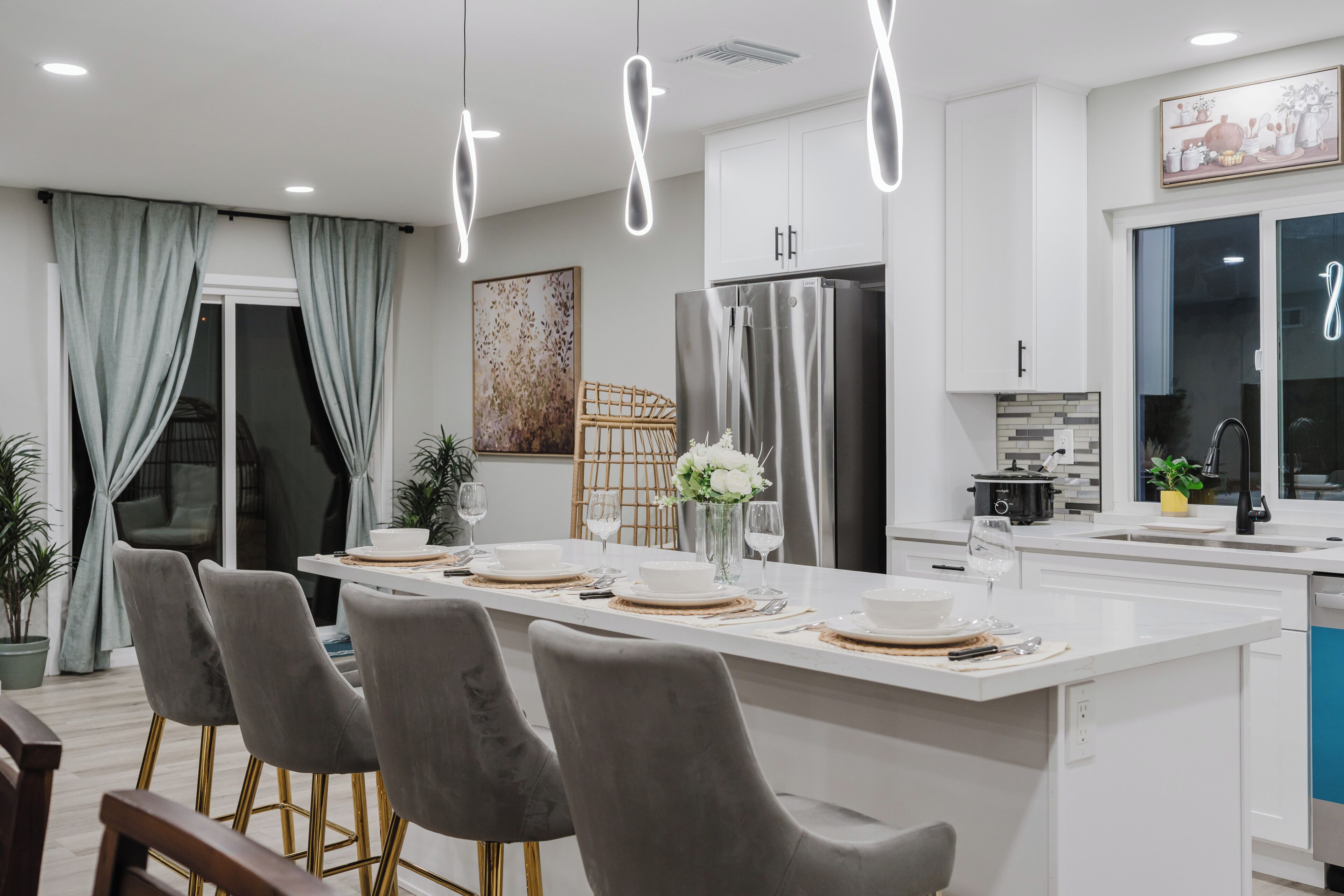 Kylskåp, mikrovågsugn, ugn och spishäll