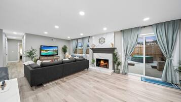 智能电视、书、音乐库