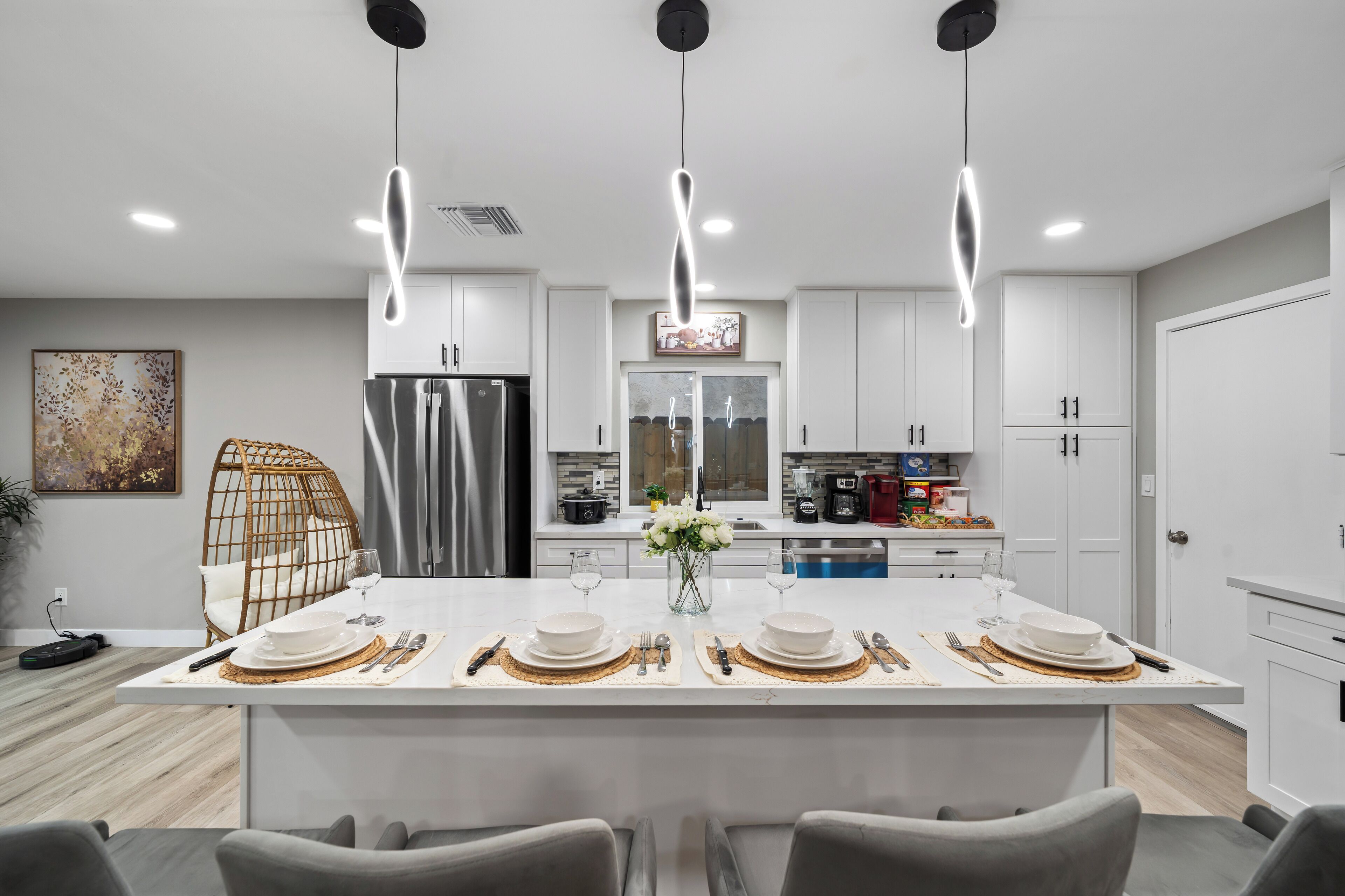 Kylskåp, mikrovågsugn, ugn och spishäll