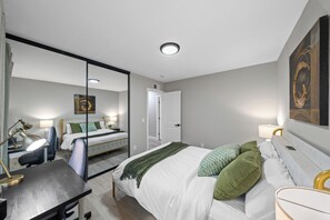 3 habitaciones, escritorio, tabla de planchar con plancha y wifi gratis