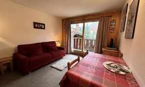 Living area - Grand DOU B 06 (Les Allues)