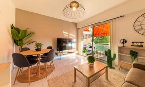 Living area - Apartment in Juan les Pins Near Beaches (Antibes)