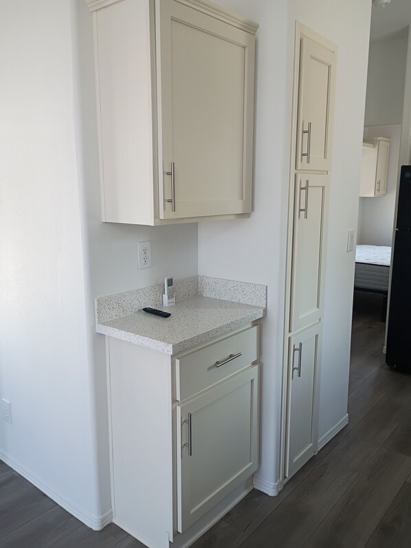 Interior - Charming 1-bedroom Park Model on the Colorado River (Ehrenberg)