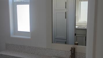 Suihku, pyyhkeet, saippua, vessapaperi