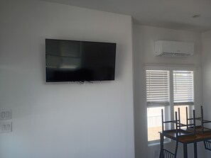 Interior - Charming 1-bedroom Park Model on the Colorado River (Ehrenberg)