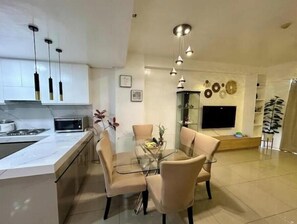 Mikrobølgeovn og kokeplater