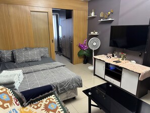 1 bedroom, free WiFi, bed sheets - Kathy’s Crib 32sqm condo at Shell Residences (Pasay City)