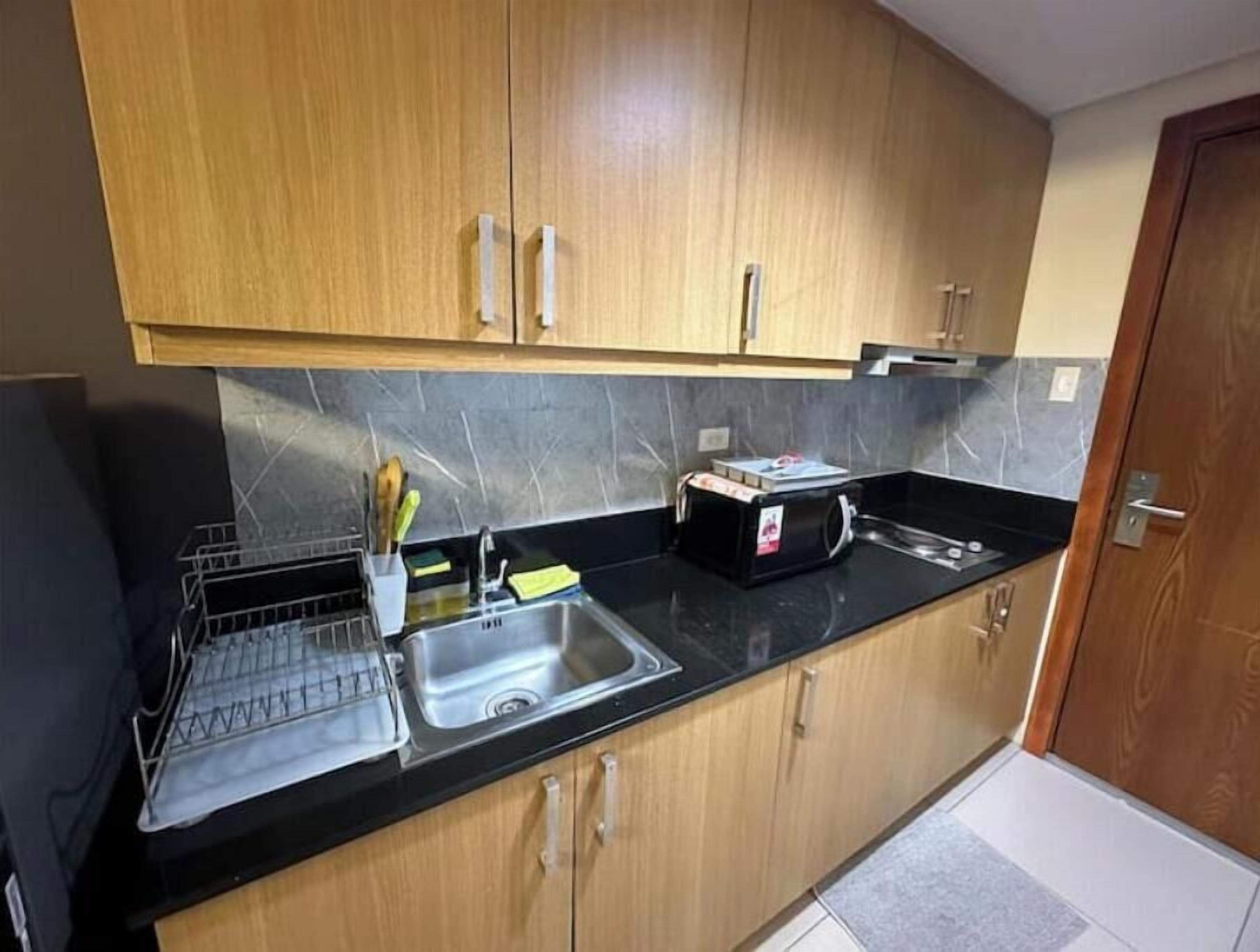 Fridge, microwave, stovetop, electric kettle