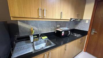 Fridge, microwave, stovetop, electric kettle