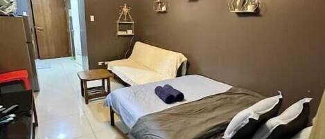 1 室のベッドルーム、WiFi (無料)、ベッドシーツ