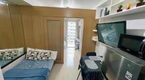 1 bedroom, internet, bed sheets