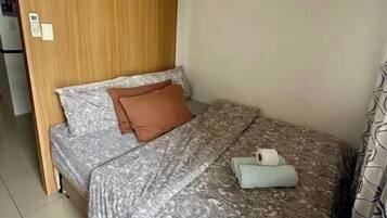 1 habitación, internet y ropa de cama