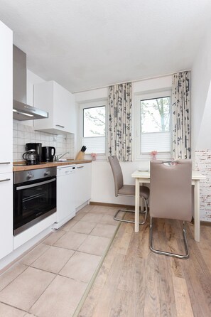 Apartment | Private kitchen - Ferienwohnung in der Nahe zum Strand in Bensersiel (Esens)