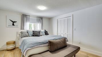 4 bedrooms, internet, bed sheets