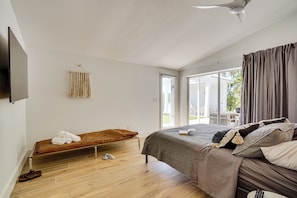4 bedrooms, internet, bed sheets - Steps to Bean Point Beach: Family Home w/ Pool (Anna Maria)