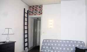 Interior - Holiday Home in Cauterets Near Ski Slopes (Cauterets)