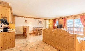 Interior - THE Gypsum Chalets C08 (Les Belleville)