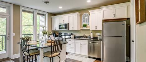 冷蔵庫、電子レンジ、コンロ、食器洗い機