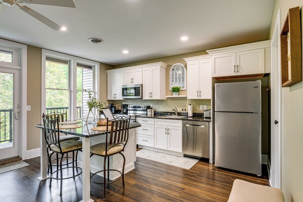 Fridge, microwave, stovetop, dishwasher