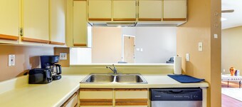 Nurse-Ready Richmond Condo 4 Mi to Medical Centers