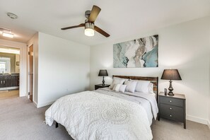 2 bedrooms, desk, iron/ironing board, internet