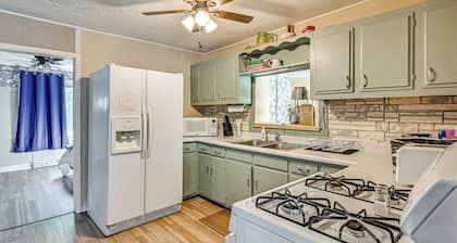 2 Mi to Dtwn Newark: Pet-Friendly Home!