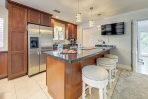 Fridge, microwave, stovetop, dishwasher - Walkable Island City Oasis w/ Private Heated Pool! (Wilton Manors)