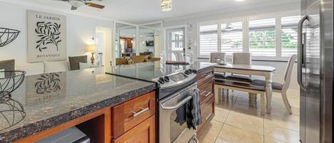 雪櫃、微波爐、爐具、洗碗機