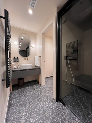 Free toiletries, hair dryer, slippers, bidet - Villa Clementi Boutique Hotel (Cave)