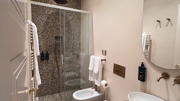 Chambre Deluxe, 1 grand lit | Salle de bain