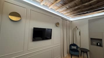 Habitación doble Deluxe | Caja de seguridad en la habitación, cortinas blackout y insonorización