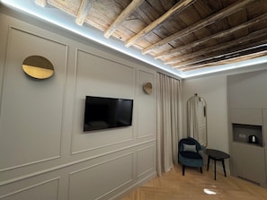 Quarto casal luxo | Cofres nos quartos, cortinas blackout, quartos à prova de som