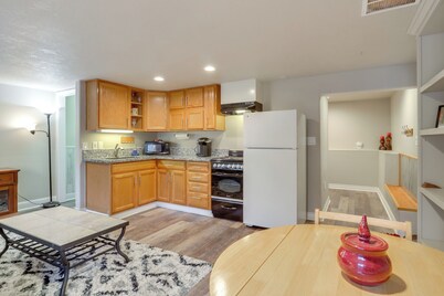 Work & Play! Apt 3 Mi to Dtwn & Salem Hospital