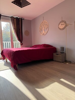 1 camera, una scrivania, Wi-Fi gratuito, lenzuola