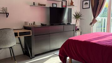 1 bedroom, desk, free WiFi, bed sheets