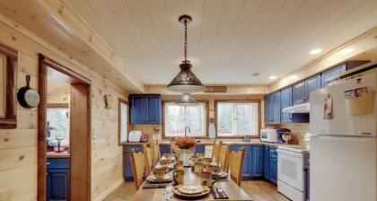 Peaceful Nature Escape on Little Portage Lake!