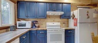 Peaceful Nature Escape on Little Portage Lake!