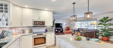 Fridge, microwave, stovetop, dishwasher