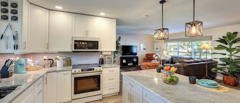 Fridge, microwave, stovetop, dishwasher